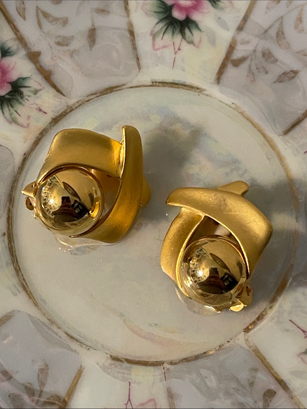 Vintage Gold Tone Polished Sphere “X” Framed Runway Statement Clip On Earrings